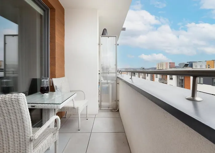 Superior With Balcony & Parking By Renters Prestige