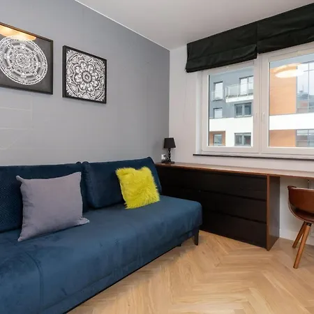 Superior With Balcony & Parking By Renters Prestige * 그단스크